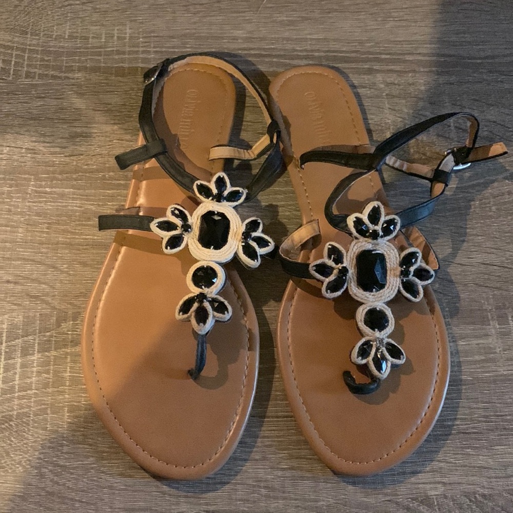 Olivia Miller flat leather sandals.